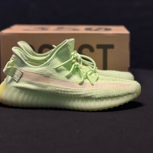 Yeezy Boost 350 v2 Glow